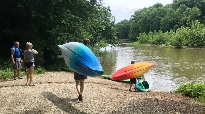 Dropping kayaks off on the Cheeks Bend Route